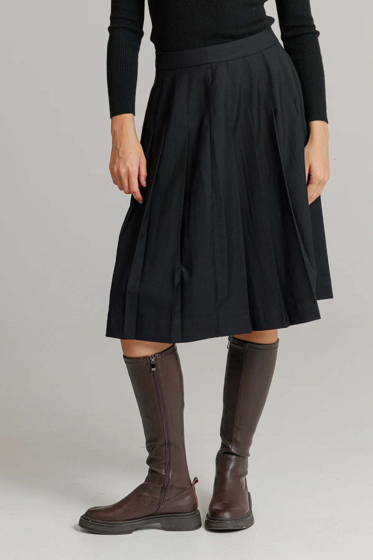 Loup Pleated Skirt Black - Image 3
