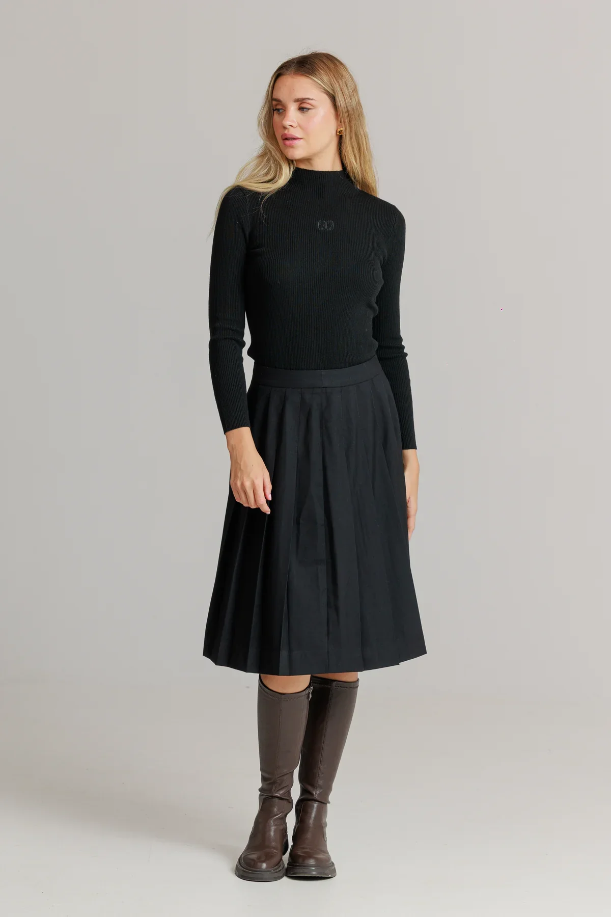 Loup Pleated Skirt Black - Image 4