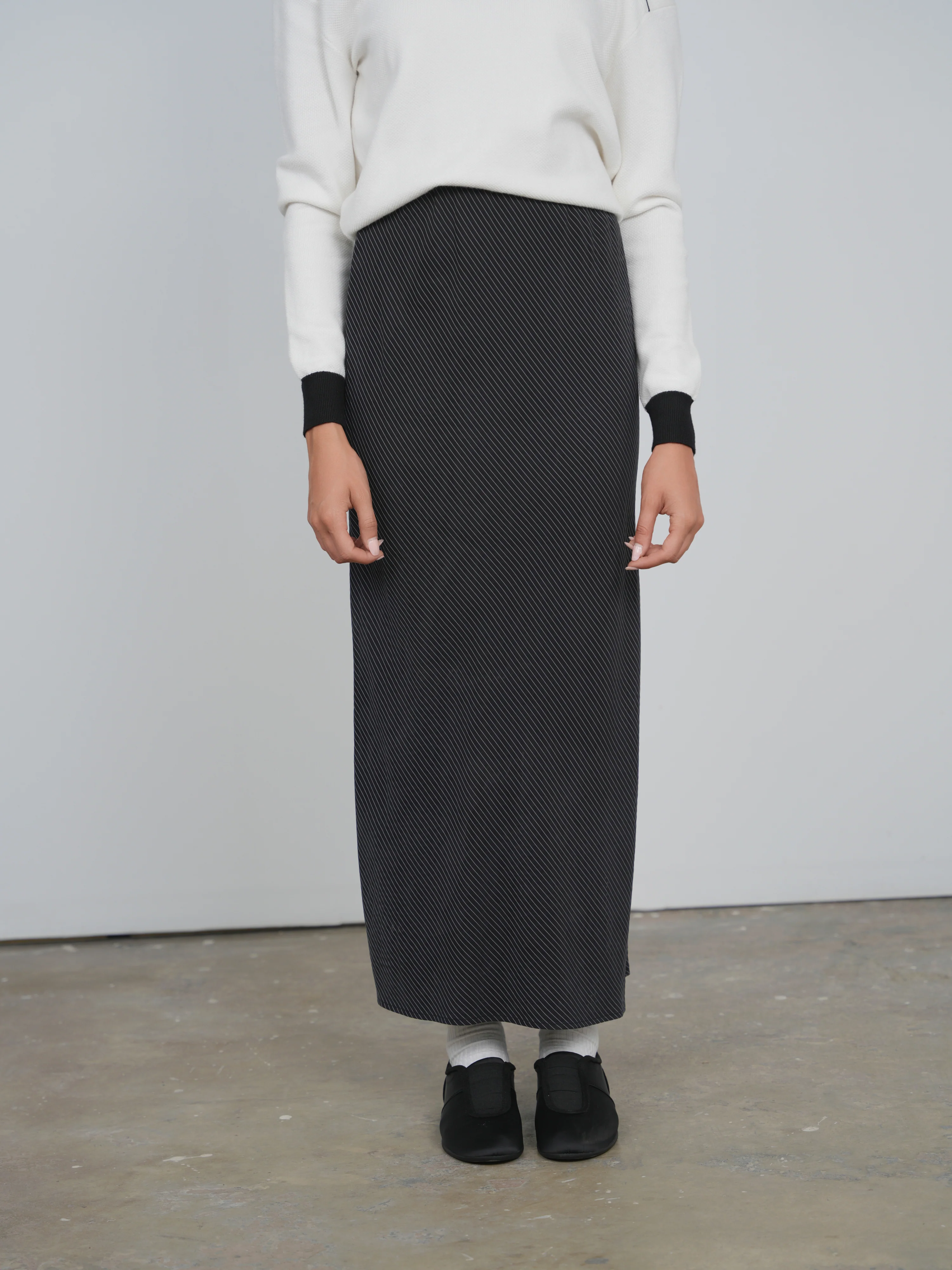 Point Brushed Straight Slip Skirt - Image 3